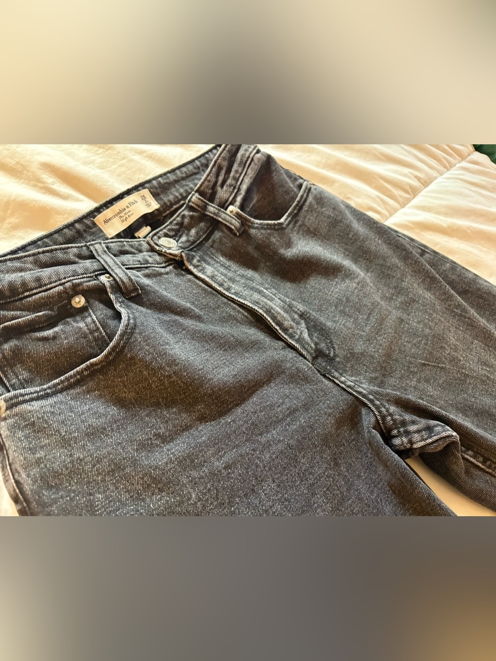 Abercrombie & Fitch Curve Love High-Rise Mom Jeans in Washed Black - Picture 10 of 12